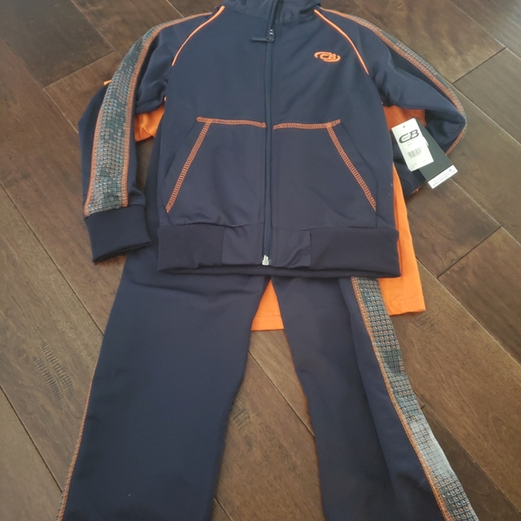 3 piece set includes zip up , athletic pants and tshirt new with tags size 4t - Picture 2 of 4